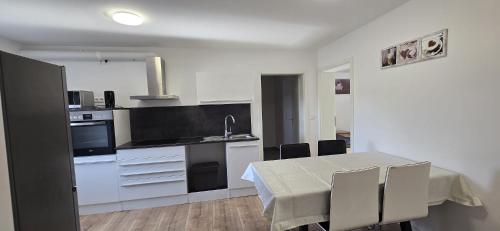 Fotografie z fotogalerie ubytování Ferienwohnung in Obrigheim v destinaci Obrigheim