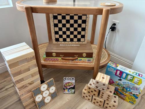 Galeriebild der Unterkunft Brand New Cabin with Fire Pit & Outdoor Projector in Duck Creek Village