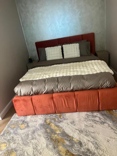 Postel nebo postele na pokoji v ubytování The Hills Premier Studio