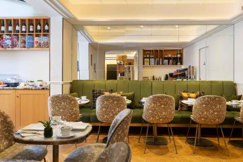 Prostor za sedenje u objektu Hôtel Léna