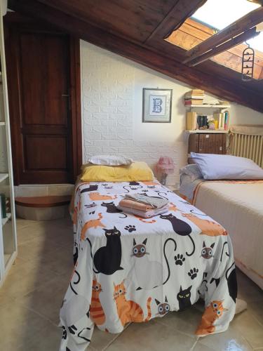 a bedroom with a bed with a cat blanket at Creativ hause in San Giuliano Terme