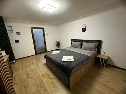 a bedroom with a bed with two towels on it at Central Studio in Piteşti