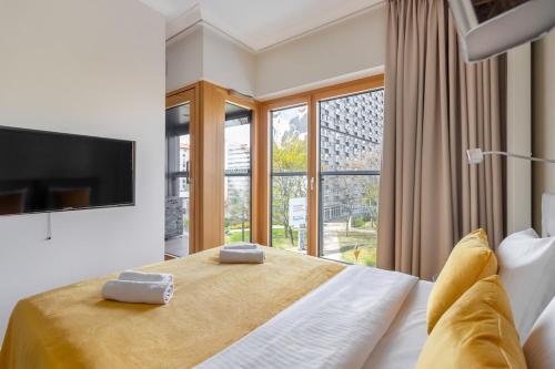 Luxury 2-room apartment with a beautiful city view - Mennica Residence