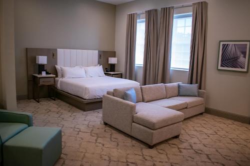 Postel nebo postele na pokoji v ubytování Centennial Plaza Resort Gulfport