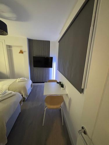 Court Studio Apartment photo 16