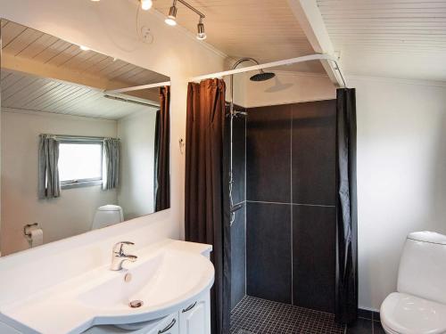 a bathroom with a shower and a sink and a mirror at Seaside Escape in Sonderho - By Traum Ferienwohnungen in Fanø