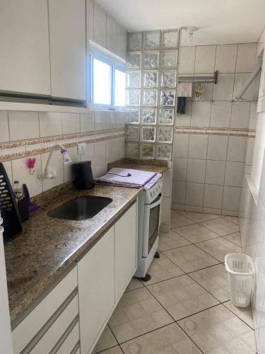 Kuchyň nebo kuchyňský kout v ubytování A praia é logo ali!