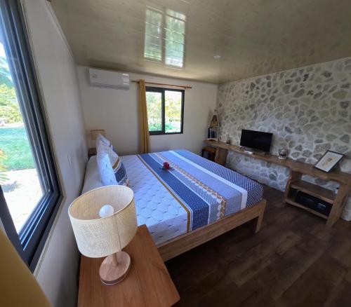 Ένα ή περισσότερα κρεβάτια σε δωμάτιο στο Rangiroa Te Manuia Lodge