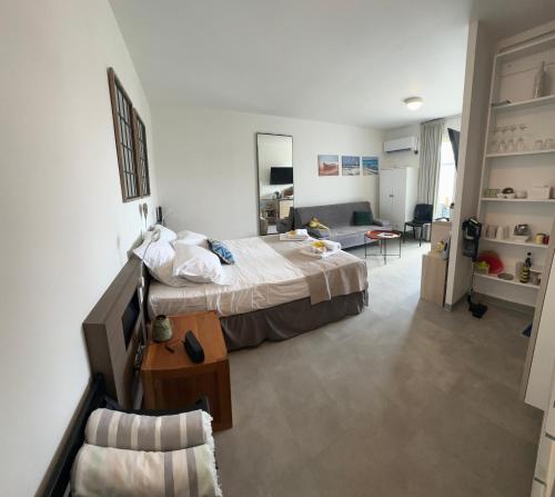 a bedroom with a bed and a living room at Ti Bel Soley climatisé vue mer avec réservoir d'eau in Saint-François