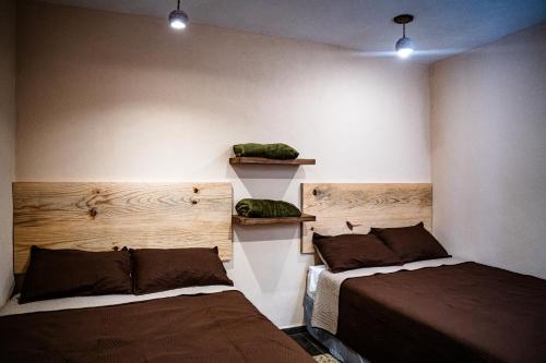 two beds in a room with twoinylinylinylinylinyl at Cielito Lindo Hotel Boutique 