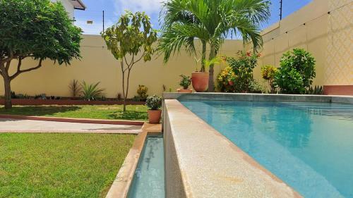 Bazén v ubytování 3 BDR Quiet and Secure Home- Views, Private Yard and Pool nebo v jeho okolí