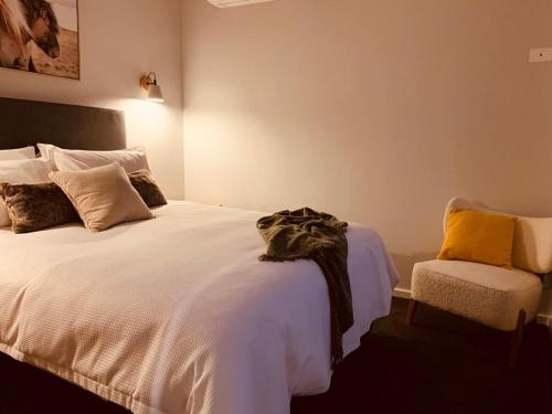 Ένα ή περισσότερα κρεβάτια σε δωμάτιο στο Modern Two Bedroom Waterfront Apartment