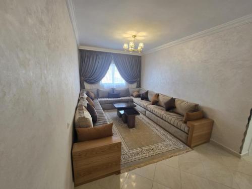 Χώρος καθιστικού στο Appartement neuf et raffiné à Tanger