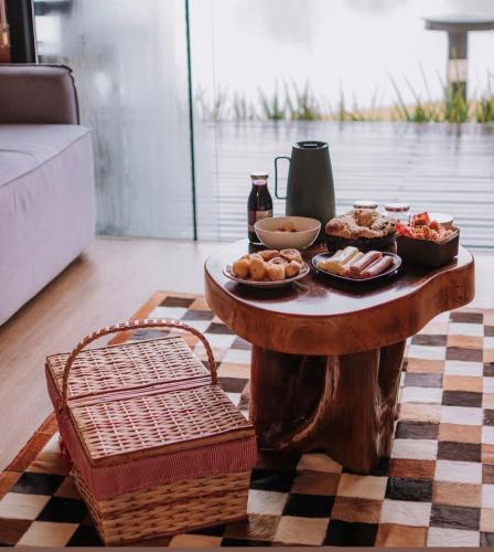 Φαγητό σε αυτό το ξενοδοχείο ή κάπου εκεί κοντά