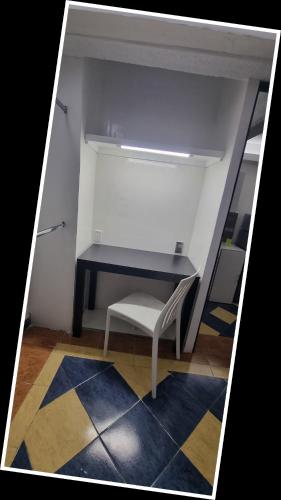 a room with a bench and a chair on a floor at Parque Residencial Departamento dos recamaras 01 - rentaflex in Mexico City