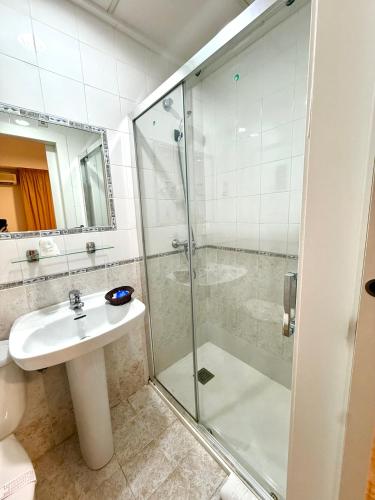 Koupelna v ubytování HS Altet Suites - Alicante Airport