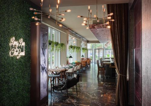 a dining room with tables and chairs and green walls at The Royal Sonesta Chicago River North in Chicago