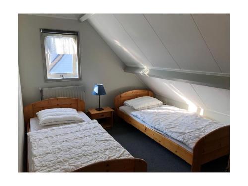 Ένα ή περισσότερα κρεβάτια σε δωμάτιο στο Huijsmansverhuur Type Premium de Luxe Grevelingen 37