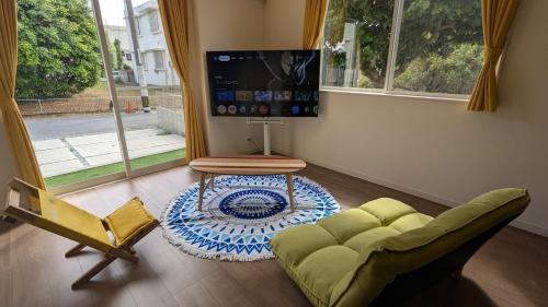 Μια τηλεόραση ή/και κέντρο ψυχαγωγίας στο Chatan Beachside House