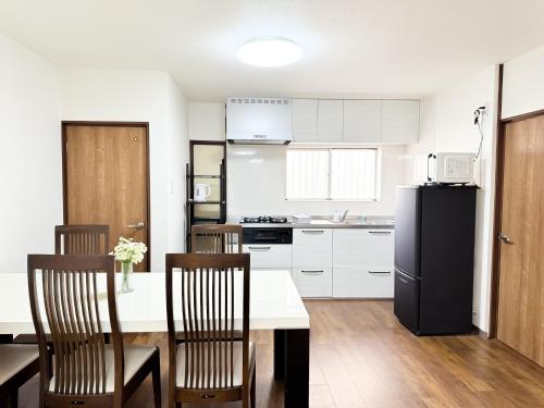 Lucky Clover Spacious Entire House for 9 Direct to Namba Ideal for Families and Groups Fully Equipped