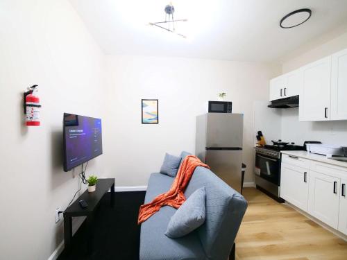 Kuchyň nebo kuchyňský kout v ubytování 1BR and 1BA with Wi-Fi - Quick NYC Access