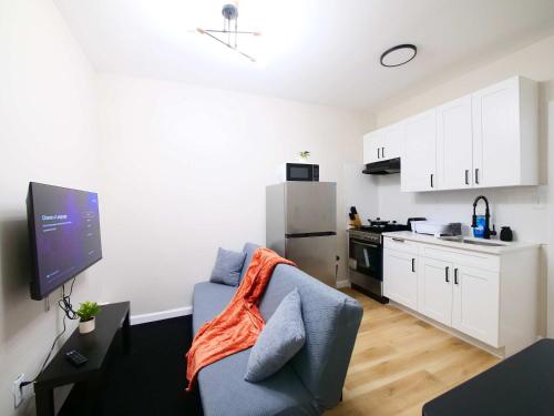 Kuchyň nebo kuchyňský kout v ubytování 1BR and 1BA with Wi-Fi - Quick NYC Access