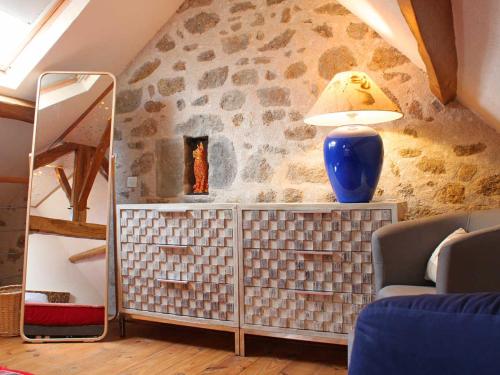 Χώρος καθιστικού στο Gîte cosy avec jardin, animaux acceptés, vélos disponibles - FR-1-489-349