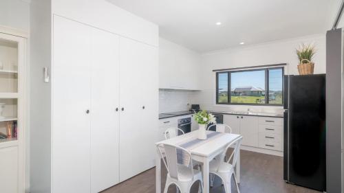 Kuchyň nebo kuchyňský kout v ubytování Tranquil Country Escape With Scenic Views