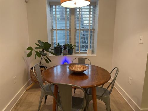 a dining room with a wooden table and chairs at Luxe 2BD2BA Townhouse in Hip Area - Near Metro in Washington, D.C.