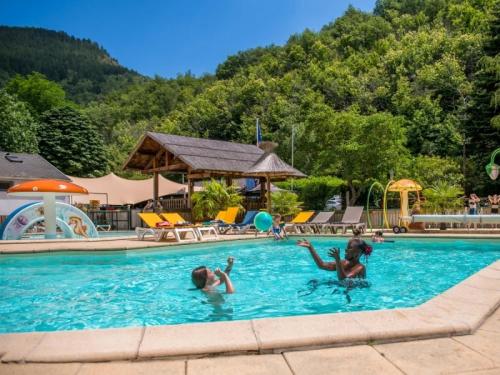 ZEcamping 3 club enfant équitation piscine chauffée
