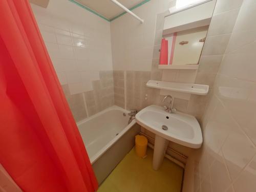 Koupelna v ubytování Appartement lumineux pour 6 pers au centre de Prémanon - FR-1-834-13