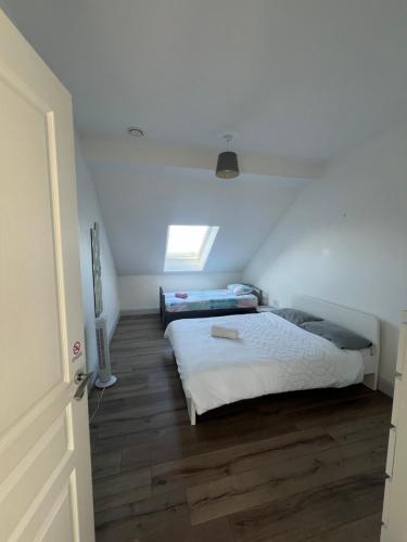 Ένα ή περισσότερα κρεβάτια σε δωμάτιο στο BlueWillowRetreat with Sauna Spiddal