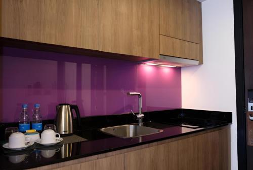 Kuchyň nebo kuchyňský kout v ubytování The Beach Heights Condotel Kata 500 meters to Kata beach