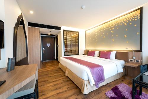 Postel nebo postele na pokoji v ubytování The Beach Heights Condotel Kata 500 meters to Kata beach