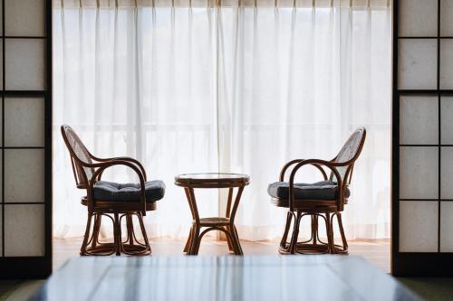 Posezení v ubytování 源泉掛け流しの宿Albergo湯楽