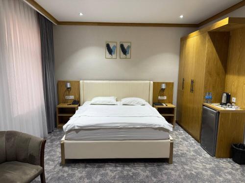 Ένα ή περισσότερα κρεβάτια σε δωμάτιο στο Hotel Elegant 2