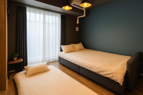 Giường trong phòng chung tại 最大7名宿泊 名古屋駅近地下鉄徒歩5分 2室貸し切り 無料wifi TypeC