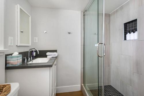 Ένα μπάνιο στο Entire Complex Steps To The Sand Sleeps 20