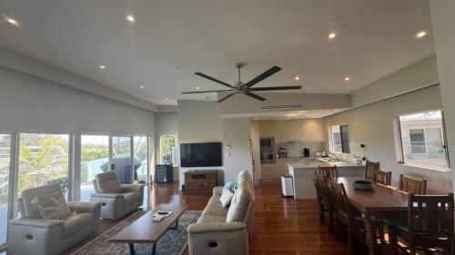 Μια τηλεόραση ή/και κέντρο ψυχαγωγίας στο Myall Views From Majestic #7