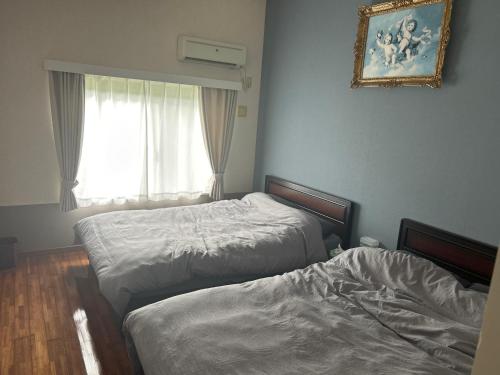Una cama o camas en una habitación de 山頂のコテージオーシャンビュー今帰仁
