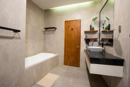 Koupelna v ubytování Alima ARQ Beach Resort