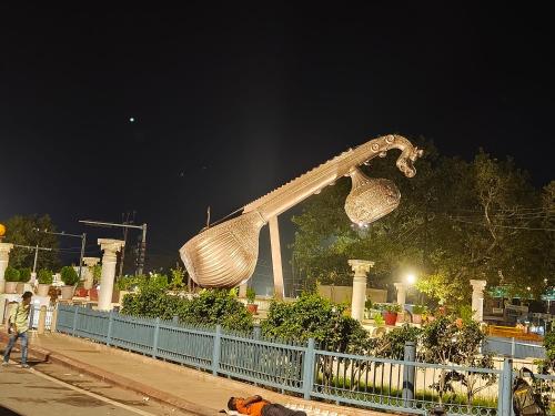a large metal sculpture of two birds on a fence at Vaidik Vedaas Villa Ayodhya- Ram Paidi in Ayodhya