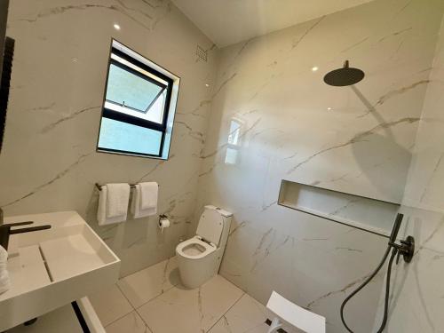 Phòng tắm tại 19 on Bay Noakes