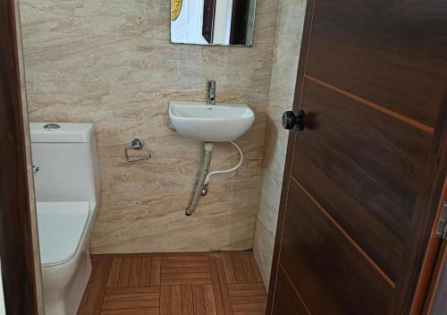 Koupelna v ubytování courtyard cafe