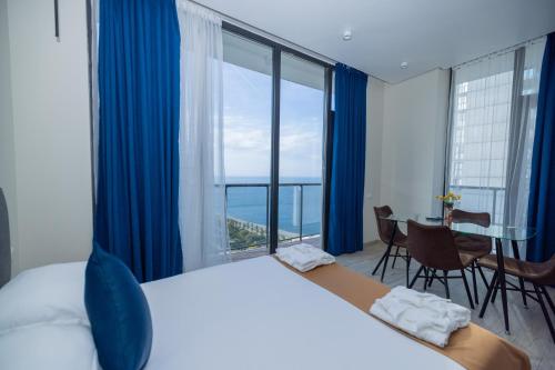 Ένα ή περισσότερα κρεβάτια σε δωμάτιο στο New Wave Apart-Hotel