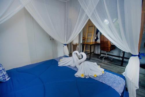 Postel nebo postele na pokoji v ubytování Moonlight Villa Ceningan