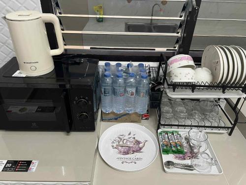 Příslušenství pro přípravu čaje a kávy v ubytování Molly Home มอลลี่โฮม