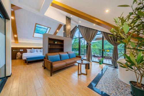 a living room with a couch and a bed at Shenshan Wild Escape （Lure Fishing and More） in Qingshan