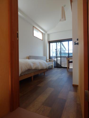 Guesthouse Hyakumanben Cross
