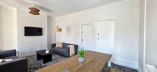 Claude Road Apartments by Switchback Stays photo 21